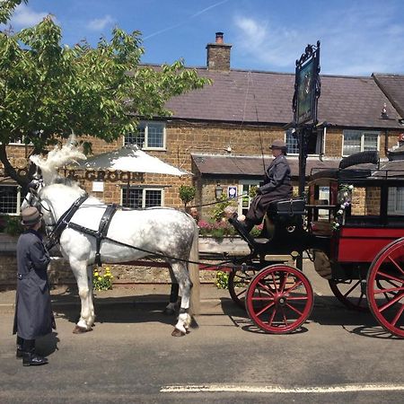 Horse & Groom Inn Milcombe エクステリア 写真